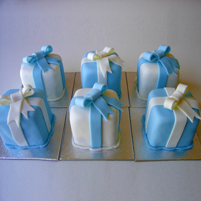 Mini Cakes with a bow